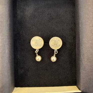 CHANEL Vintage Pearl Earrings