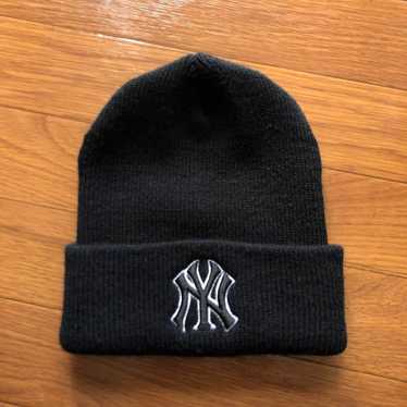 New Era New York Yankees Mega Logo Beanie Black | Culture