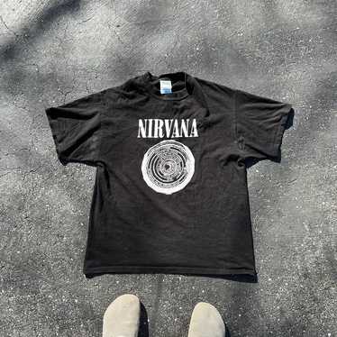ミュージシャン NIRVANA Y2K 2003 VESTIBULE GLDAN XL Vintage 2003 Nirvana Shirt Medium – Madd Vintage