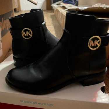 Micheal kors black boots