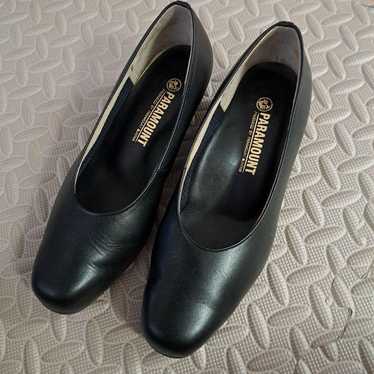 Paramount black pumps