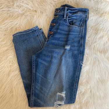 Hollister Ultra High-Rise Mom Jeans