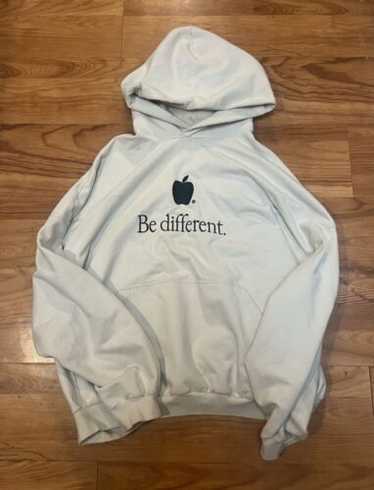 関税・送料込 BALENCIAGA apple be diffrent パーカー Balenciaga Unreleased FW2022 BE DIFFERENT APPLE LOGO