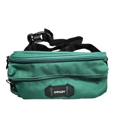 バッグ 00s OAKLEY GREEN UTILITY TRAVEL BAG Amazon.com | Oakley Man Seeker Traverse Recycled Hydra Bag