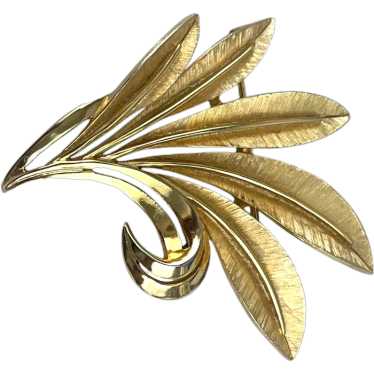 Vintage Trifari Gold Tone Leaf Brooch Pin Jewelry… - image 1