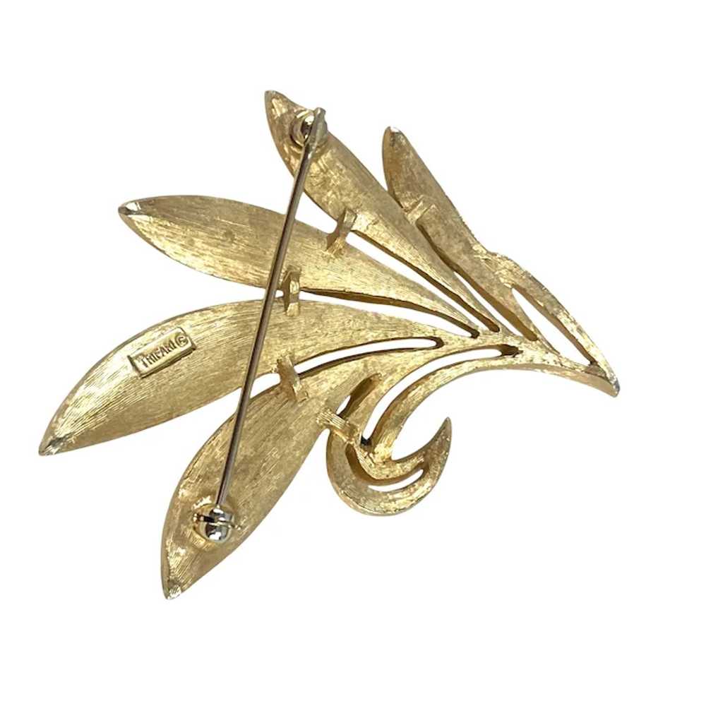 Vintage Trifari Gold Tone Leaf Brooch Pin Jewelry… - image 5