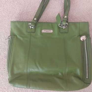 バッグ COACH Vintage Tote Bag in Green Leather COACH Vintage Tote Bag in Green Leather