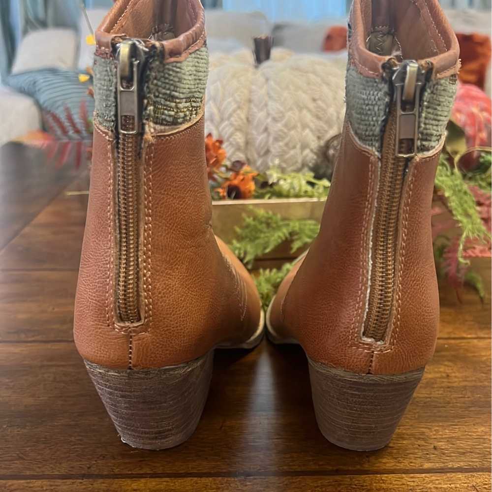 Sbicca vintage collection boots booties tan size 6 - image 4