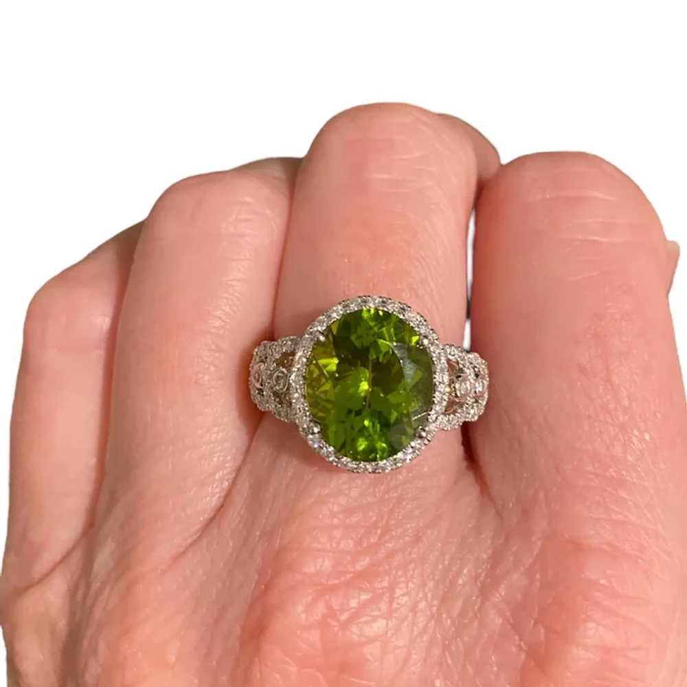 18K White Gold Peridot & Diamond Ring - image 10
