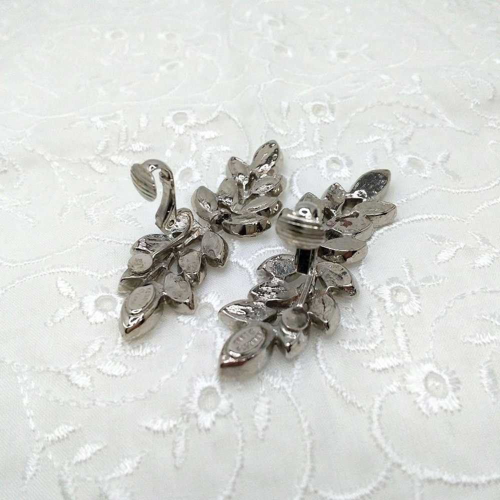 KJL Kenneth Jay Lane Vintage Stone Leaf Earrings - image 4