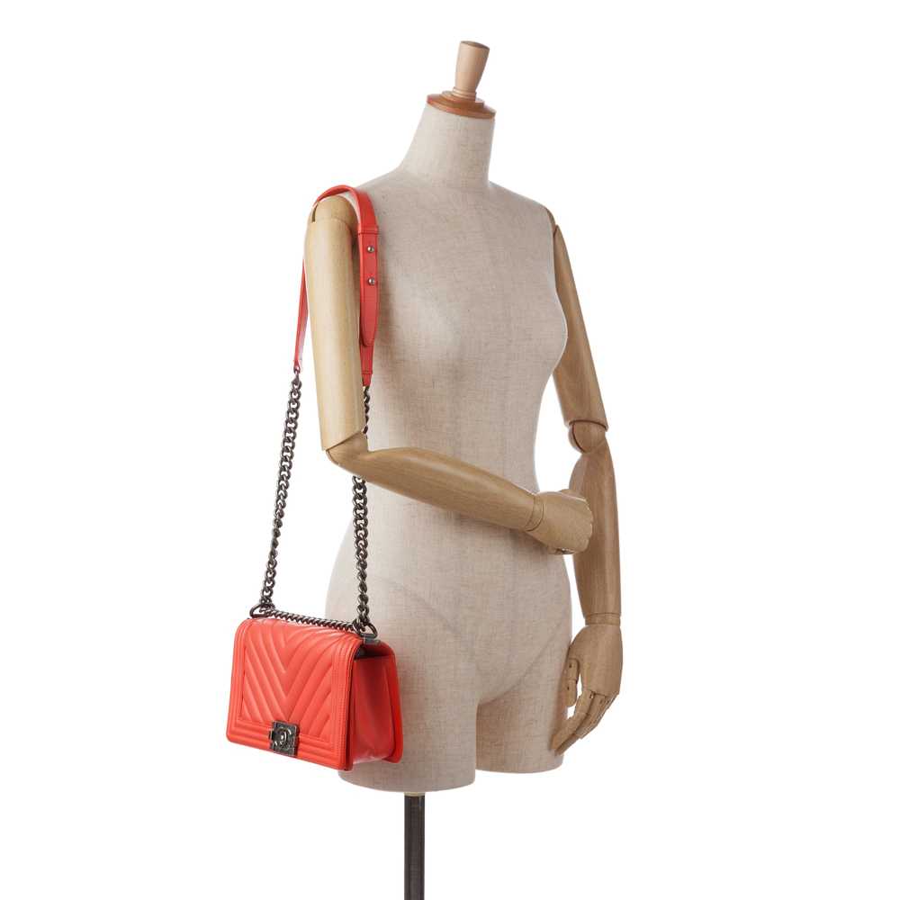 Red Chanel Medium Calfskin Chevron Boy Flap Cross… - image 9
