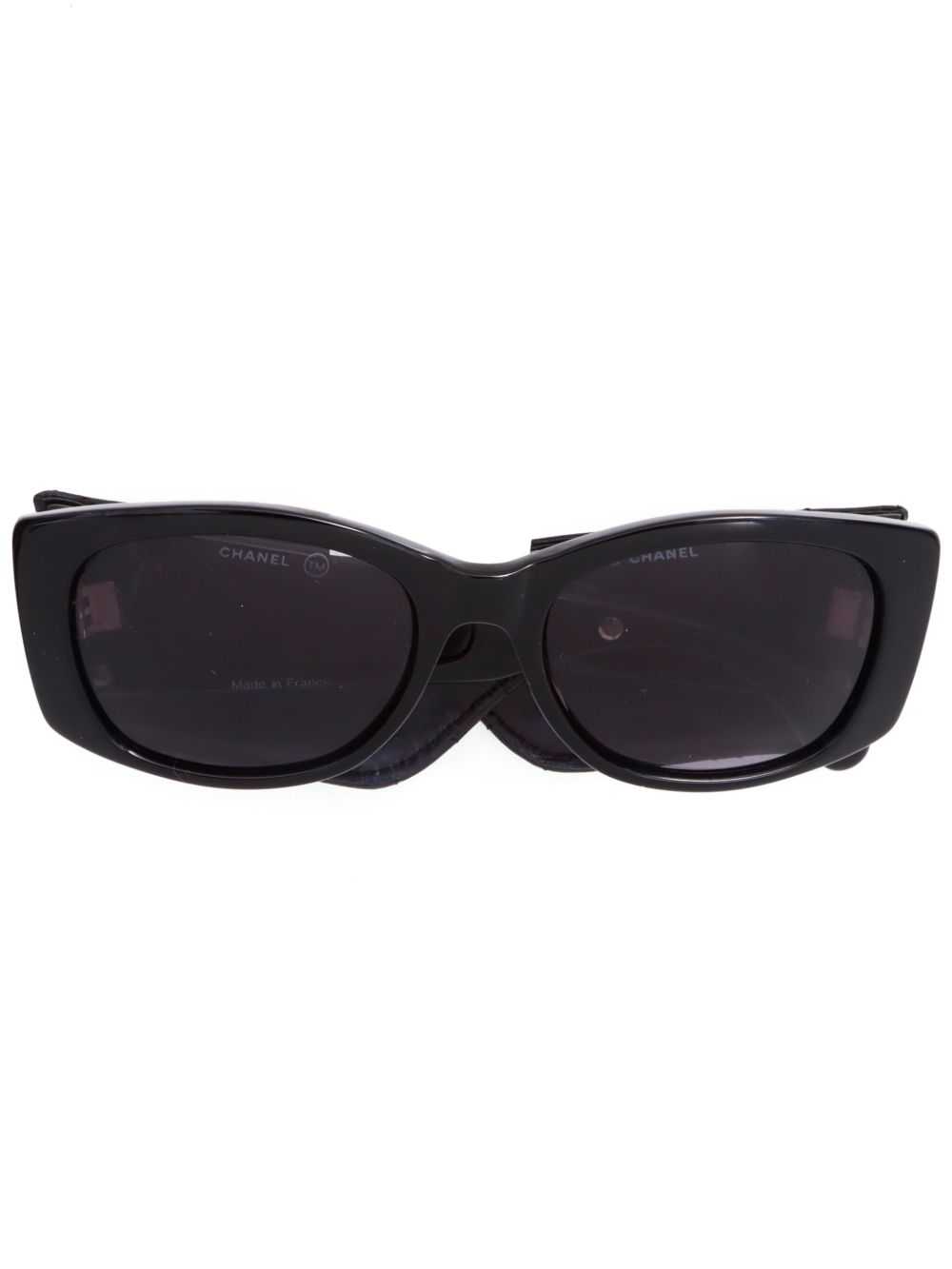 CHANEL Pre-Owned 2000s oval-frame diamond-quilted… - image 1