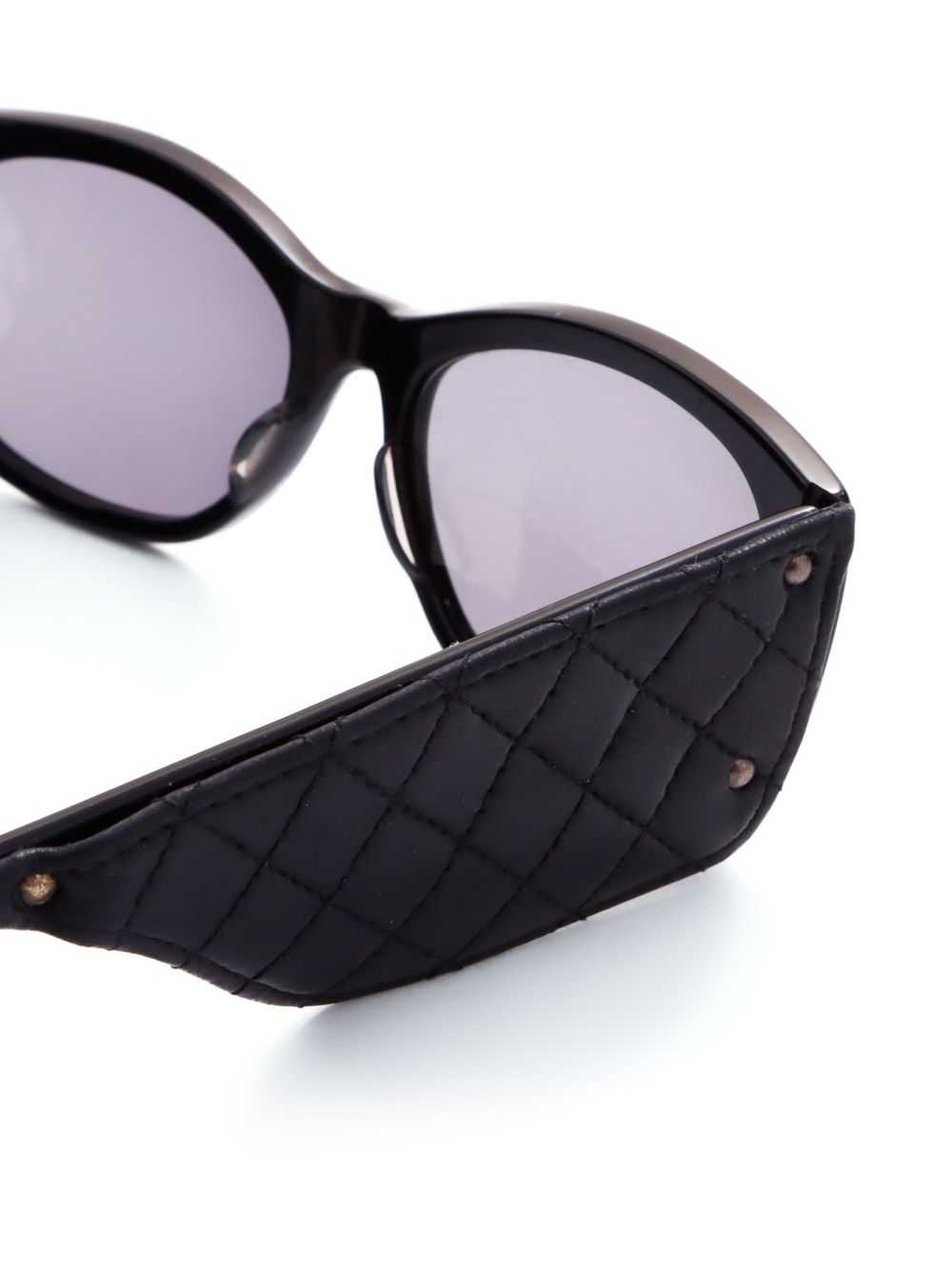 CHANEL Pre-Owned 2000s oval-frame diamond-quilted… - image 4