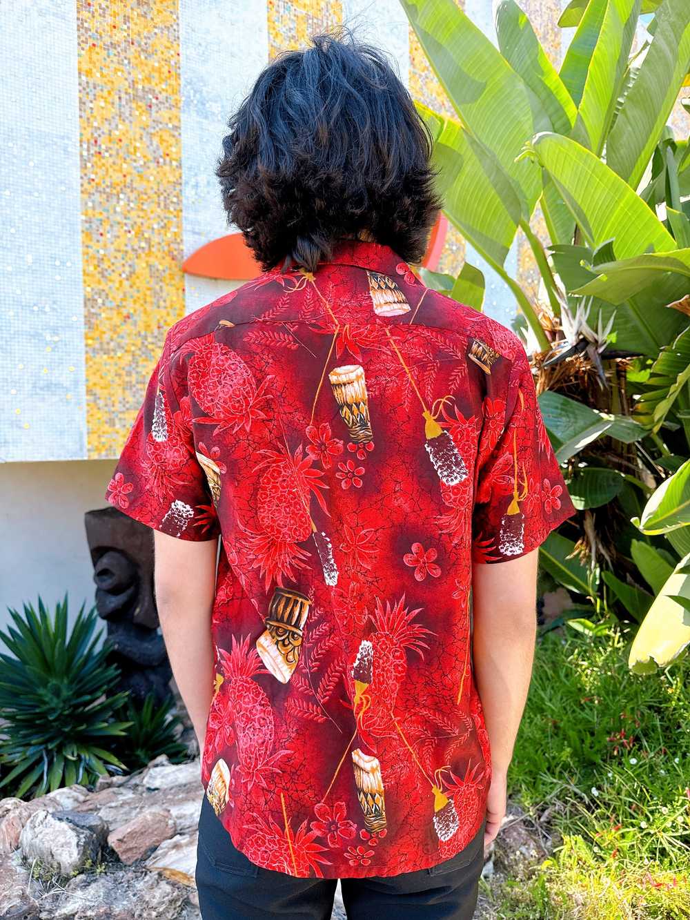 1950s / 1960s Bongos & Pineapples Red Hawaiian Sh… - image 6