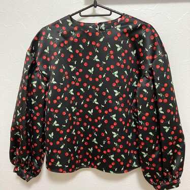 Cherry-patterned top