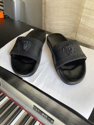 Versace メドゥーサ ヘッド ロゴ プラーク スリッポン サンダル Versace | Shoes | Versace Palazzo Medusa Slipon Sneakers