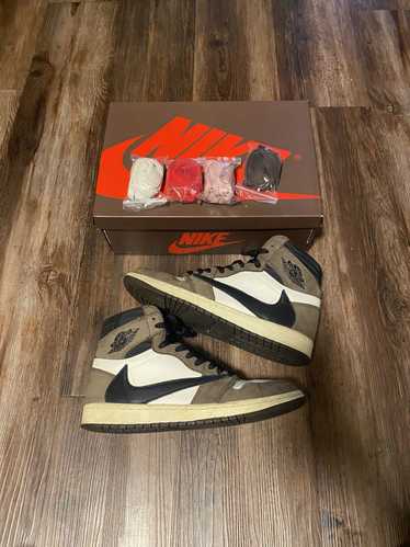 Jordan Brand × Nike × Travis Scott Jordan 1 Retro 