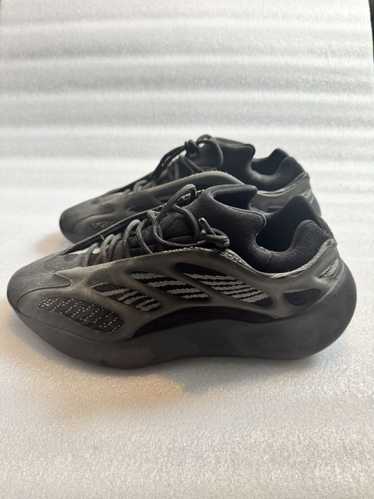 Adidas × Yeezy Season Size 10.5 - Adidas Yeezy 700