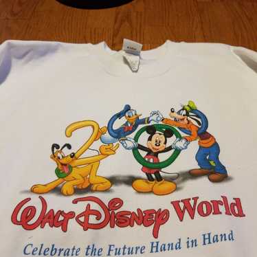 Vintage walt Disney world men's pullover