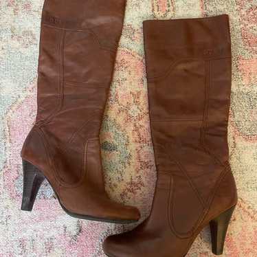 Knee high brown Guess Boots