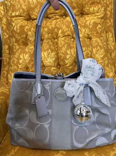 ◎美品◎ COACH スパンコール kisslock パーティバッグ シルバー Yahoo!オークション -「コーチ スパンコール バッグ