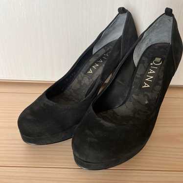 Diana Pumps