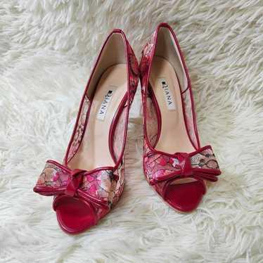 Excellent condition DIANA pumps with flower and l… - image 1