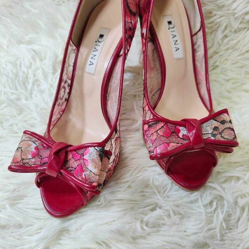 Excellent condition DIANA pumps with flower and l… - image 2