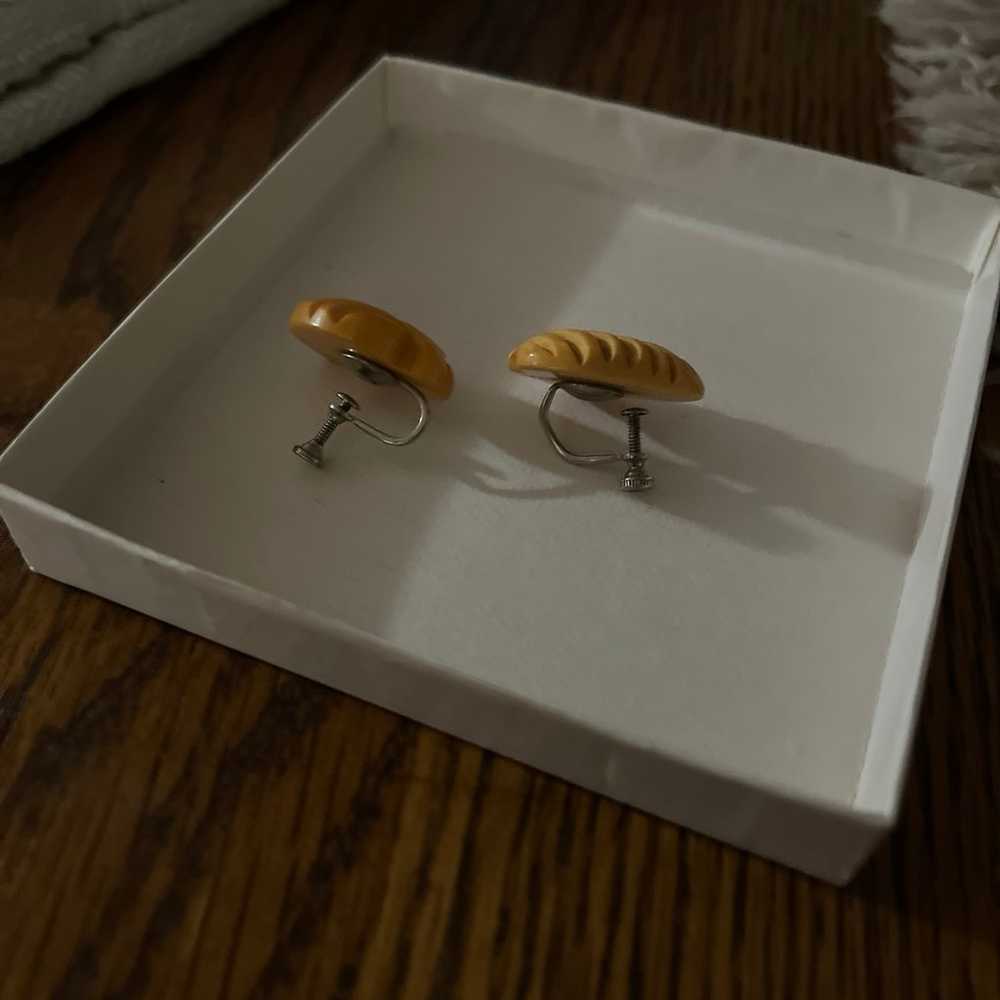 Vintage Carved Butterscotch Bakelite Earrings - image 3
