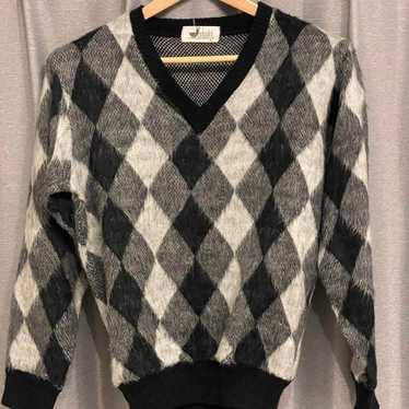 Vintage V-Neck Sweater by Jackpoint