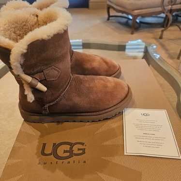 UGG BOOTS SIZE 7