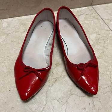 Red pointed-toe flats