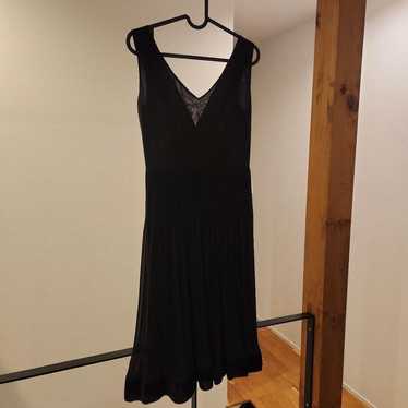 Black V-neck sleeveless dress