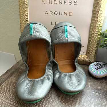 tieks size 8 metallic pewter