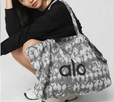 Alo yoga shopper - Gem