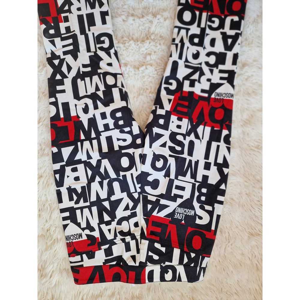 パンツ Moschino SS24 PANTS WITH HEART APPLICATION (03280433_8555) Love Moschino Pantaloni a 7/8 in Tessuto Jacquard all Over
