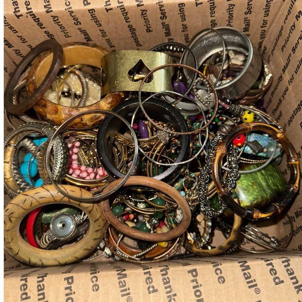 Over 8 Lbs Filled Of Vintage And Costume Bracelets - image 7