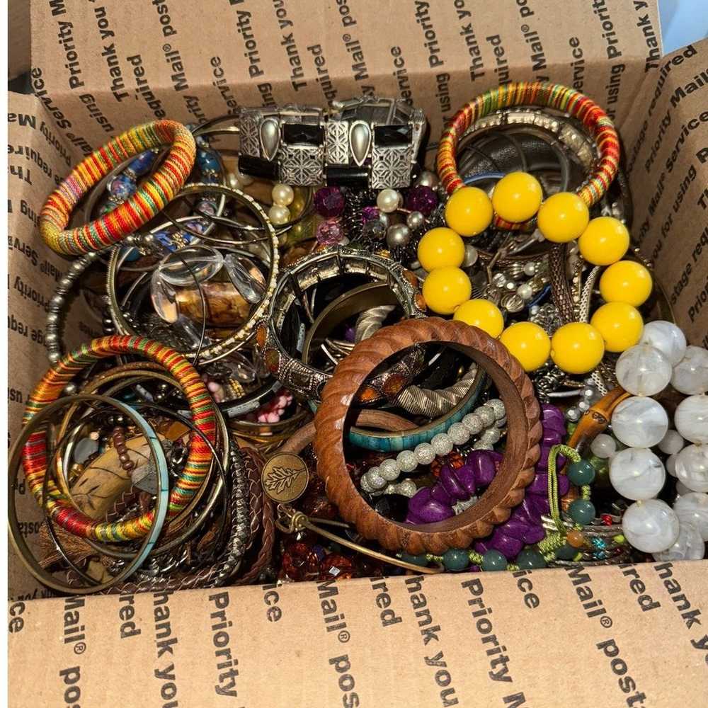 Over 8 Lbs Filled Of Vintage And Costume Bracelets - image 8