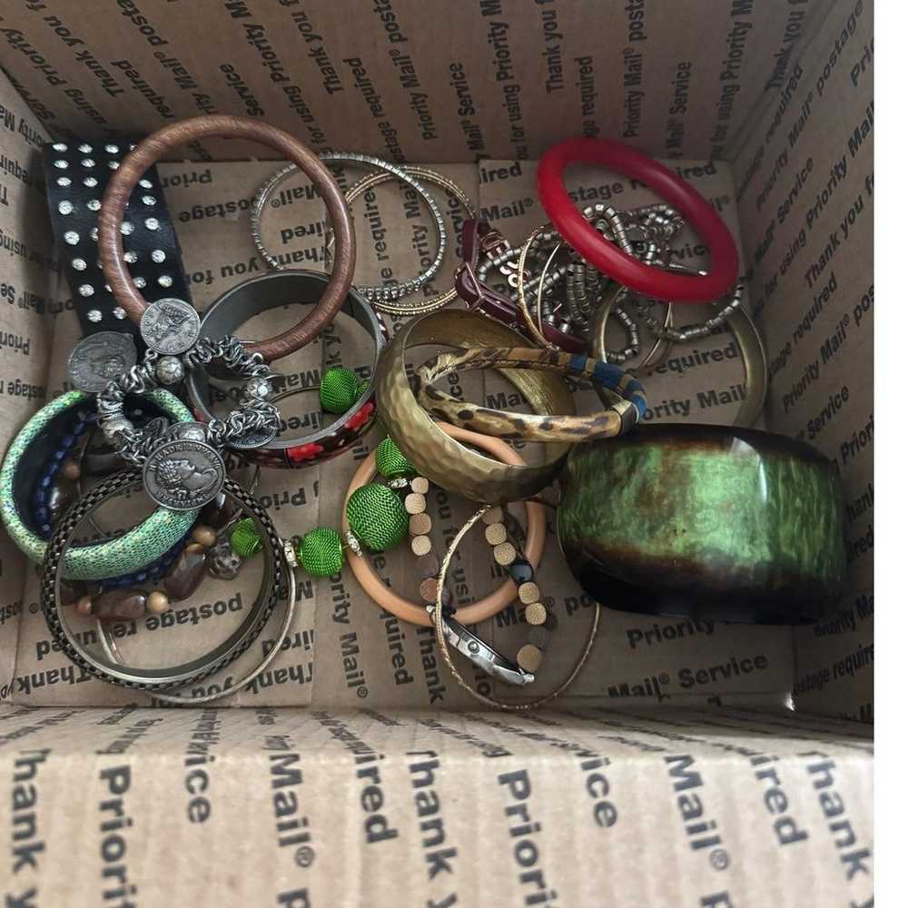 Over 8 Lbs Filled Of Vintage And Costume Bracelets - image 9