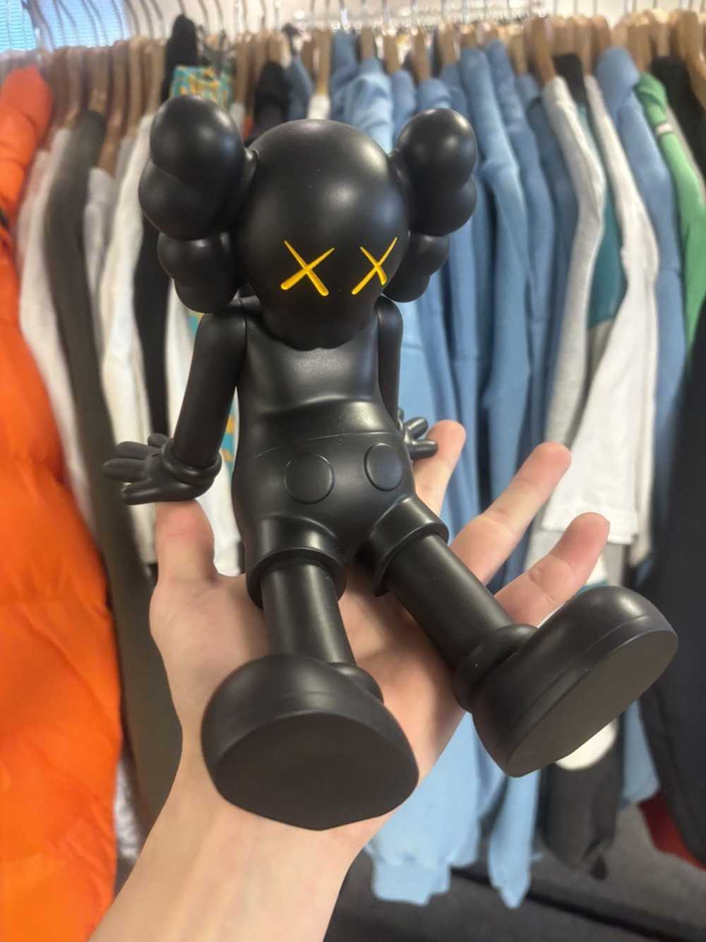 Kaws figurine plastic - Gem