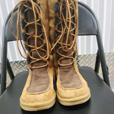 Uggs 5230 Size 7 - image 1