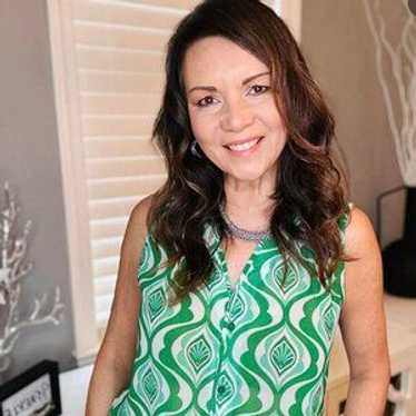 Cabi 6321 Scroll Print Top Spring 2023 Size Small… - image 1