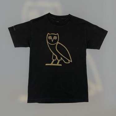 【October's Very Own】国旗 ゴールドロゴ・スウェット OG October's Very Own Online US | Collection | October's Very Own
