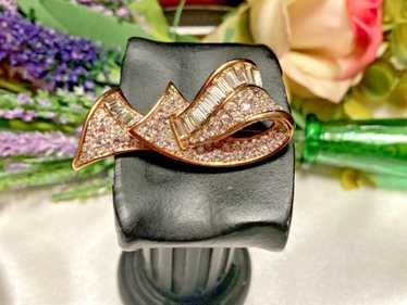 Attwood and sawyer brooch - Gem