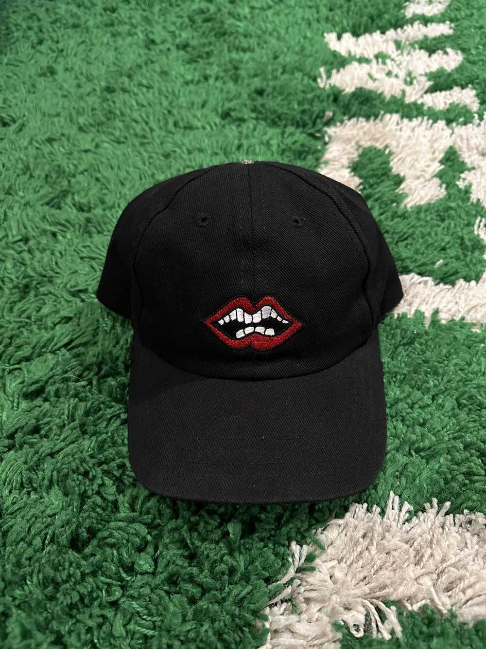 【人気/関税/送料込み】 Chrome Hearts Matty Boy Chomper Leath Buy Chrome Hearts x Matty Boy Chomper Leather Strapback Hat
