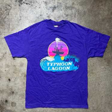 激レア 90s Disneyディズニー TYPHOON LAGOON Tシャツ Vintage 90s Typhoon Lagoon Walt Disney World All Over Print