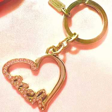 新品未使用品COACH LEGACY HEART PAVE KF キーホルダー 新品未使用品COACH LEGACY HEART PAVE KF キーホルダー卸売 通販