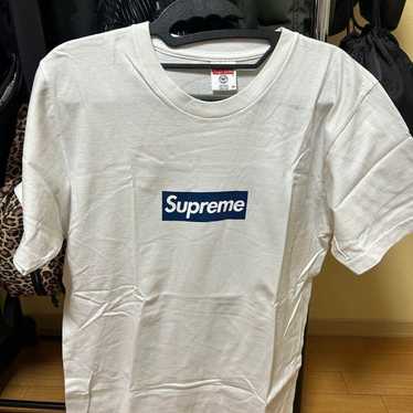 New York Yankees × Supreme Supreme Yankees Box Logo T… - Gem