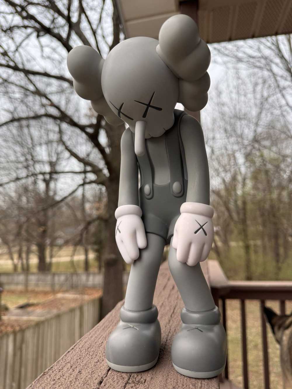 Kaws figurine plastic - Gem