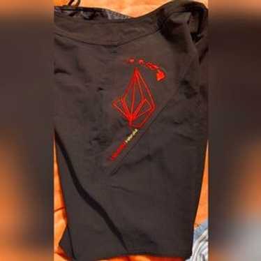 Volcom Mod Tech Stone Shield Black W Red Embroide… - image 1